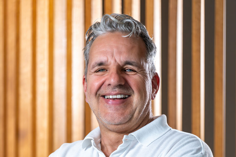 Porträt Dr. med. Kian Momeni